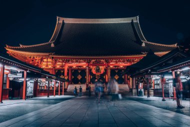 Tokyo şehrinde gece güzel mimari