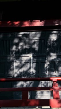 Şehrin eski ahşap penceresi