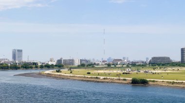 Tokyo, Japonya - 2016. 2018: Akşamları Tokyo Nehri 'nin ufuk çizgisi