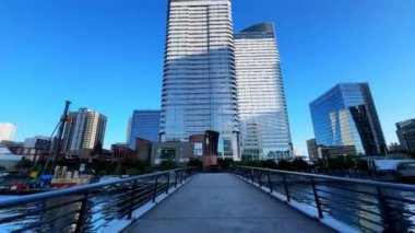 Şehrin modern binası