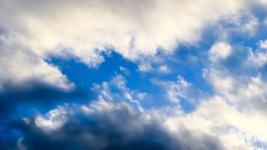 Bulutlu mavi gökyüzü, güzel gökyüzü