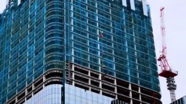 Şehrin modern binası