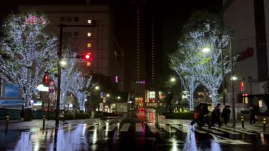 Sokakta yılbaşı ışıkları