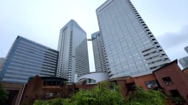 Şehrin modern binası