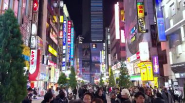Tokyo, Japonya - Haziran 'ın 10' u, 216 'sı Shibuya, Tokyo, Japonya' da yürüyor. Biri...