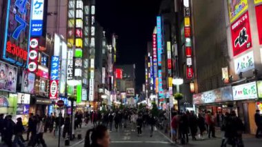 Barselona şehrinin gece manzarası