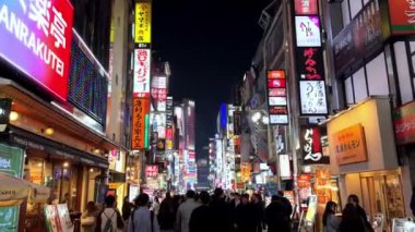 Barselona şehrinin gece manzarası