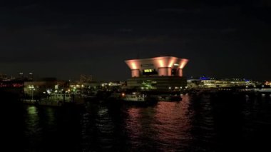 Şehrin gece manzarası