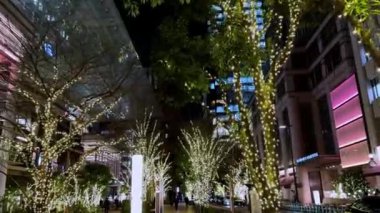 Barselona şehrinin gece manzarası