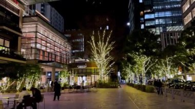 Barselona şehrinin gece manzarası