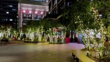 Modern bir otelin içinde.