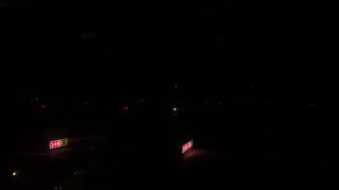 Bokeh ile gece şehrinin bulanık arkaplanı