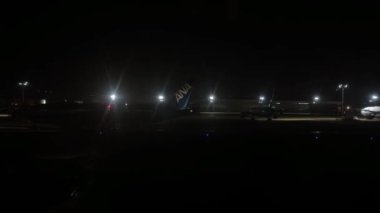 İsveç 'teki Stockholm şehrinin gece manzarası