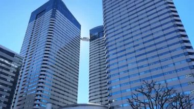 Şehrin modern binası