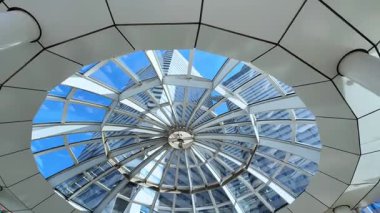 Şehrin modern binası