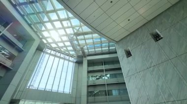 Şehrin modern binası