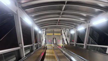 Şangay 'daki metro istasyonu.