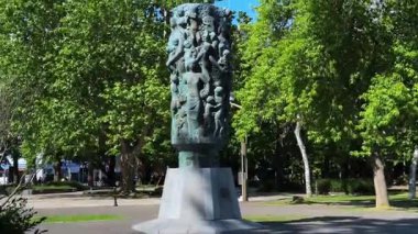 Barselona parkında heykel