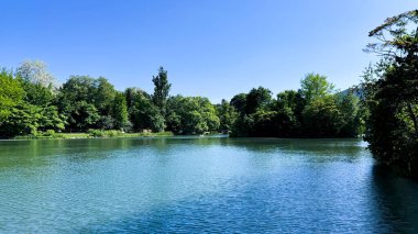 Parktaki güzel nehir