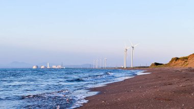 Akşamları rüzgar değirmenleri