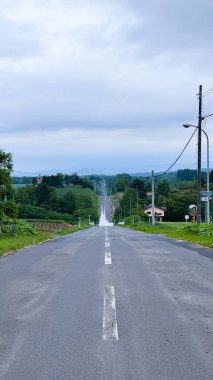 Kırsalda boş bir yol