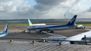 Havaalanındaki uçak.