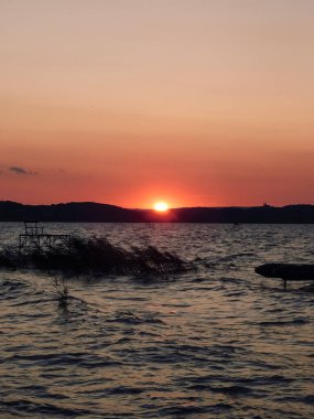 Balaton gölünde gün batımı. 