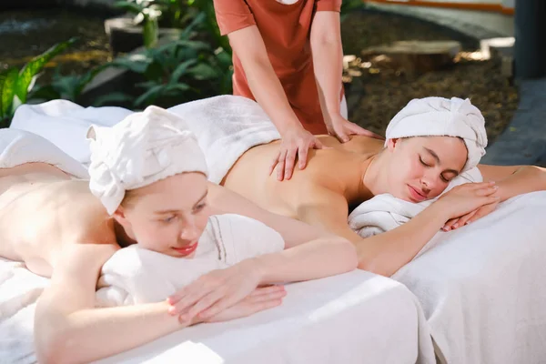 Branca Mulher Branca Relaxante Massagem Spa — Fotografia de Stock