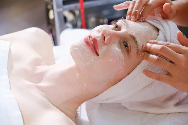 Kaukasische Weiße Frau Entspannt Sich Wellness Massage — Stockfoto