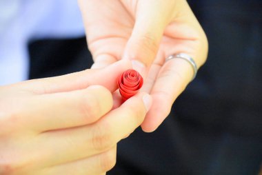 El işçiliği ya da kağıt kesimi..