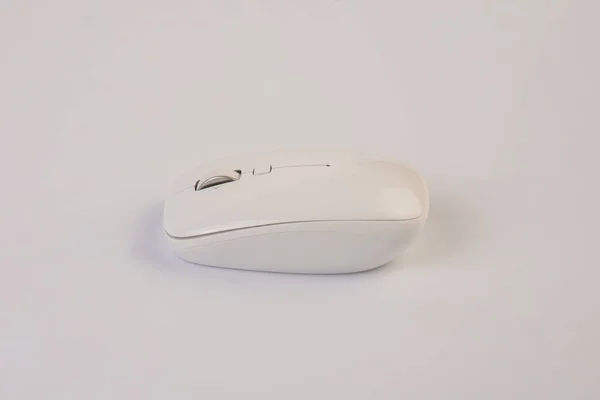 白色背景上的无线计算机鼠标 — 图库照片