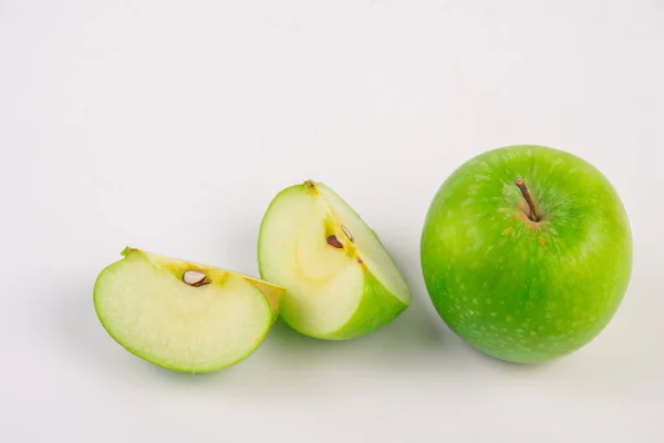 stock image Fresh green apples isolated on white background