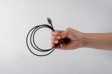 El ve USB Tipi-C beyaz arkaplanda izole edildi 