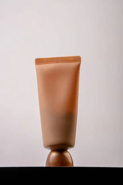 Kosmetikprodukt Tube Flasche Lotion Oder Serum Auf Weißem Hintergrund — Stockfoto