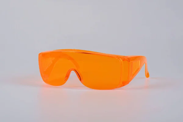 Pomarańczowe Okulary Przeciwsłoneczne Izolowane Białym Tle — Zdjęcie stockowe
