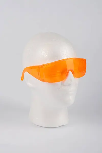 Turuncu Güneş Gözlükleri Beyaz Arkaplanda Izole — Stok fotoğraf