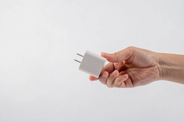 El ve USB kablo adaptörü, USB tip A C evrensel dolgu kablosu, cep telefonu aksesuarı beyaz arka planda izole edildi.