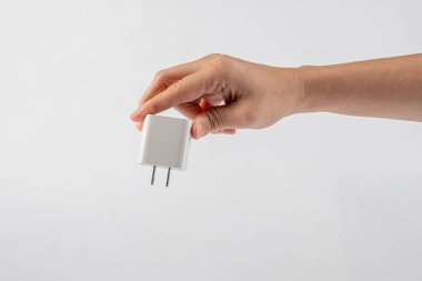 El ve USB kablo adaptörü, USB tip A C evrensel dolgu kablosu, cep telefonu aksesuarı beyaz arka planda izole edildi.