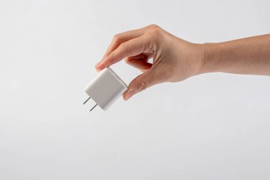 El ve USB kablo adaptörü, USB tip A C evrensel dolgu kablosu, cep telefonu aksesuarı beyaz arka planda izole edildi.