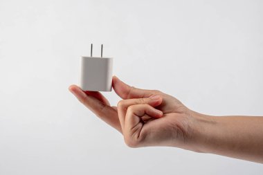 El ve USB kablo adaptörü, USB tip A C evrensel dolgu kablosu, cep telefonu aksesuarı beyaz arka planda izole edildi.