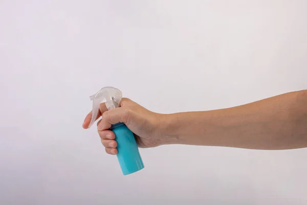 Рука Держит Спрей Пластиковые Бутылки Изолированные Белом Фоне — стоковое фото