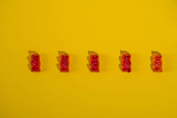 Želé Medvídci Cukroví Izolované Žlutém Pozadí Jelly Bean — Stock fotografie