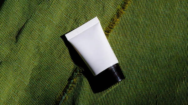 Weißer Plastikschlauch Für Creme Oder Lotion Hautpflege Oder Sonnencreme Kosmetik — Stockfoto