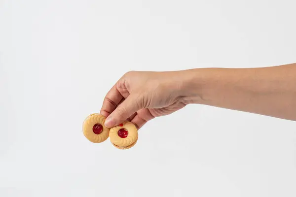 Kırmızı reçelli Tatlı Fırın Kurabiyeleri ve beyaz arka plan