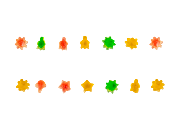 Çeşit çeşit şekerleme, sulu renkli jöleli şekerler. Şeffaf arkaplanda şekerleme