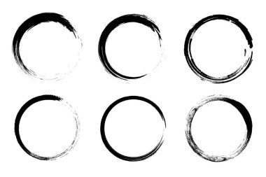 Daire şeklinde siyah fırça darbesi. Beyaz arkaplanda izole edilmiş yuvarlak dekoratif daire seti. Vektör illüstrasyonu.