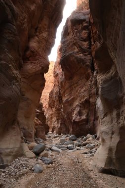 Hiking through the spectacular Wadi Ghuweir canyon, Dana, Jordan 2021