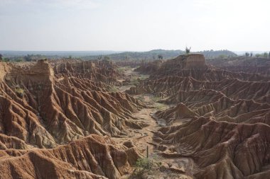 Tatacoa Çölü, Desierto de la Tatacoa, Kolombiya 2020 'deki tuhaf ay manzarası ve kırmızı kaya oluşumları.