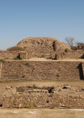 Monte Alban, Oaxaca, Meksika 2022 'deki Kuzey Platformu' ndaki Batık Patio / Hundido
