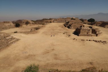 Plaza Central / Main Square / Central Plaza 'daki Güney Platformu' ndan Monte Alban, Oaxaca, Meksika 2022 Arkeolojik Alanı 'ndaki görüntüler